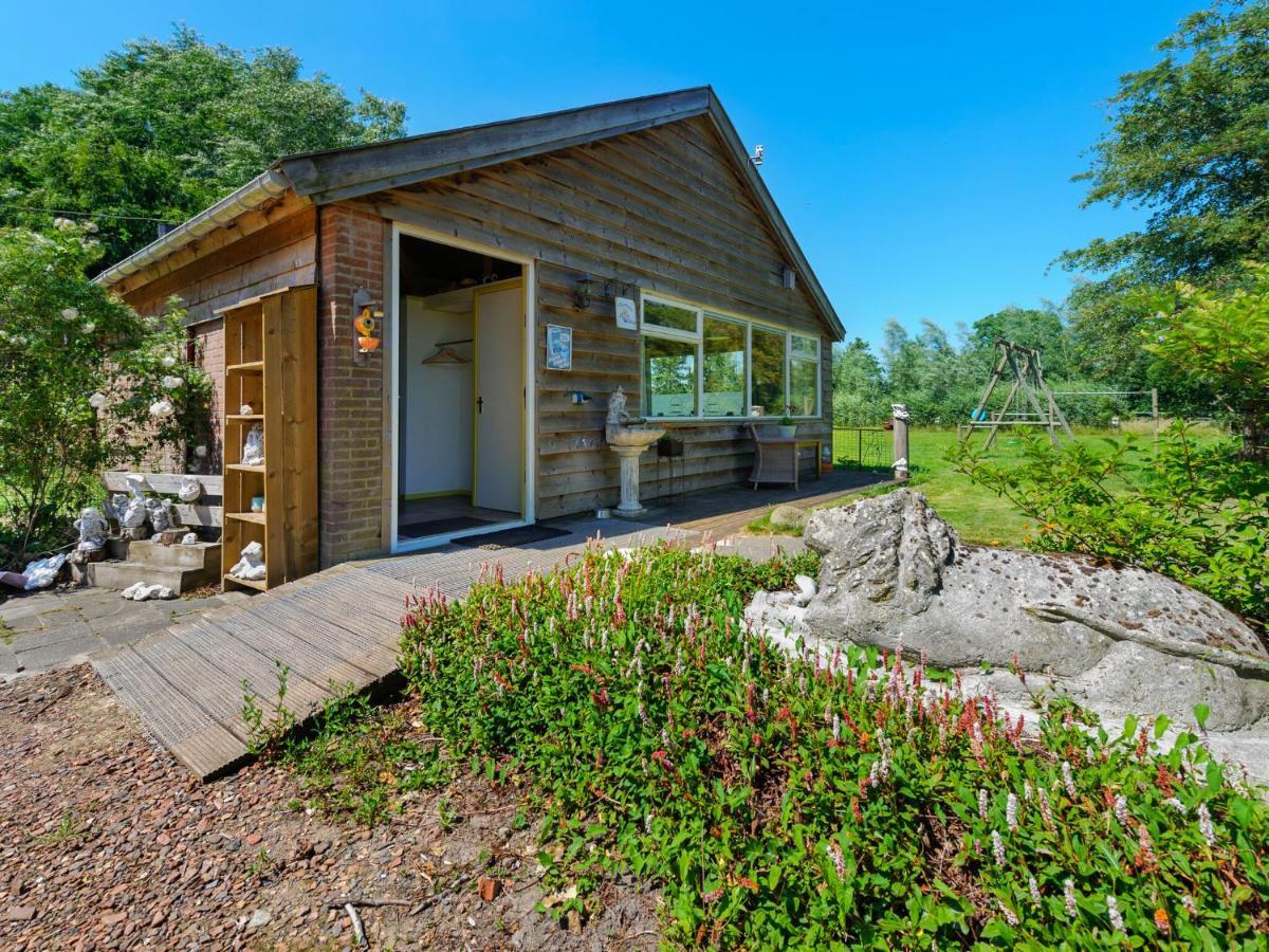 Enticing Holiday Home In Eastermar Near Burgumer Mar Lake Hoogzand Luaran gambar