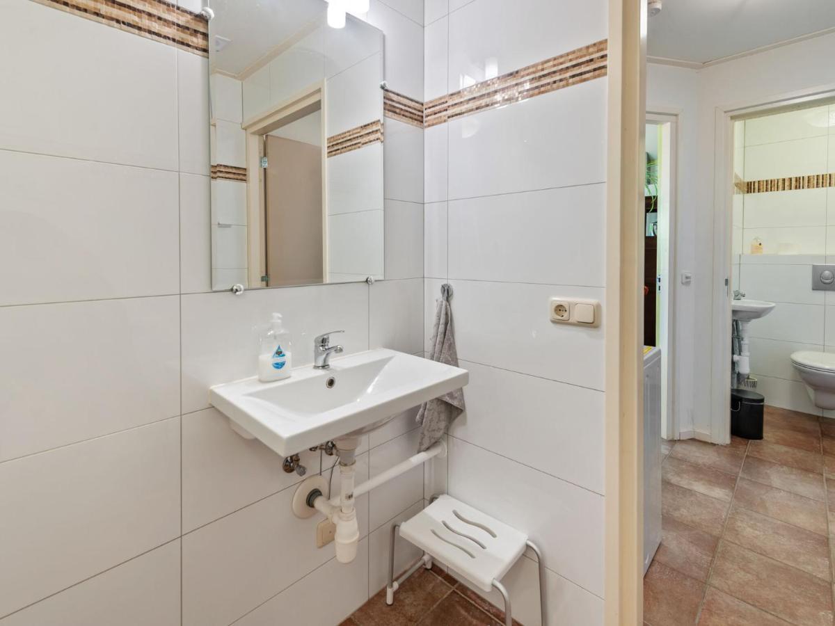 Enticing Holiday Home In Eastermar Near Burgumer Mar Lake Hoogzand Luaran gambar