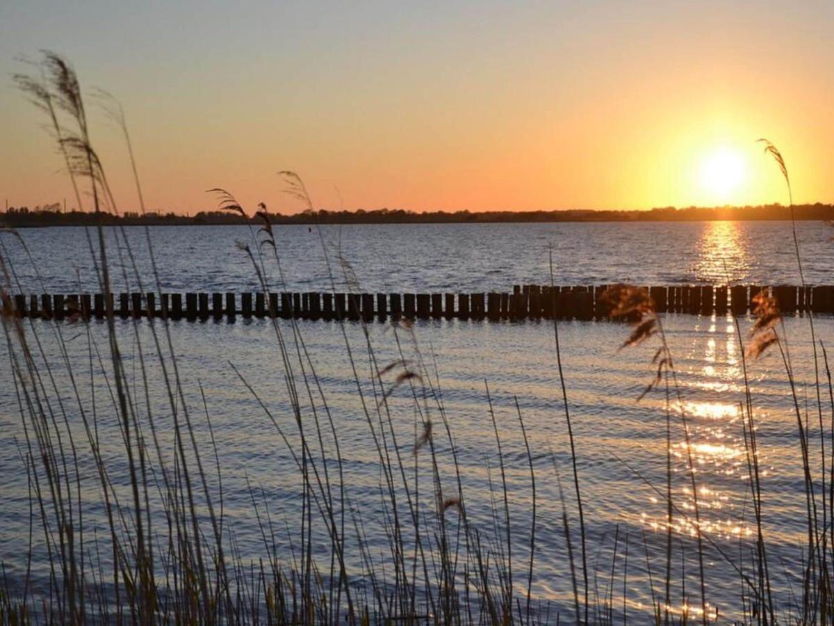Enticing Holiday Home In Eastermar Near Burgumer Mar Lake Hoogzand Luaran gambar